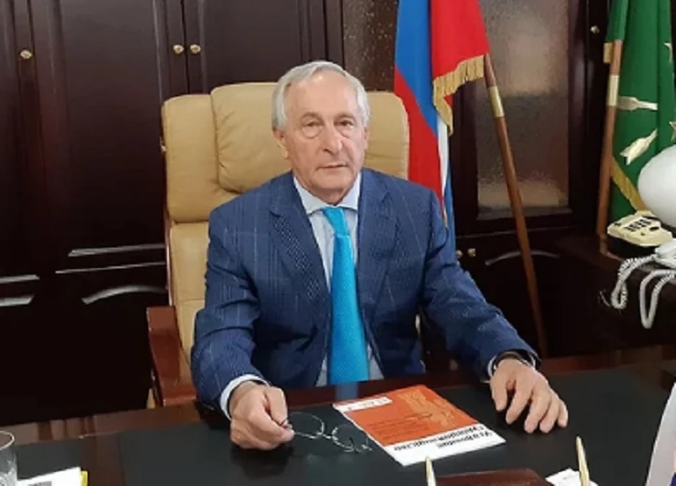 Аслан Трахов награжден орденами Почета и Славы. Фото: ВС Адыгеи