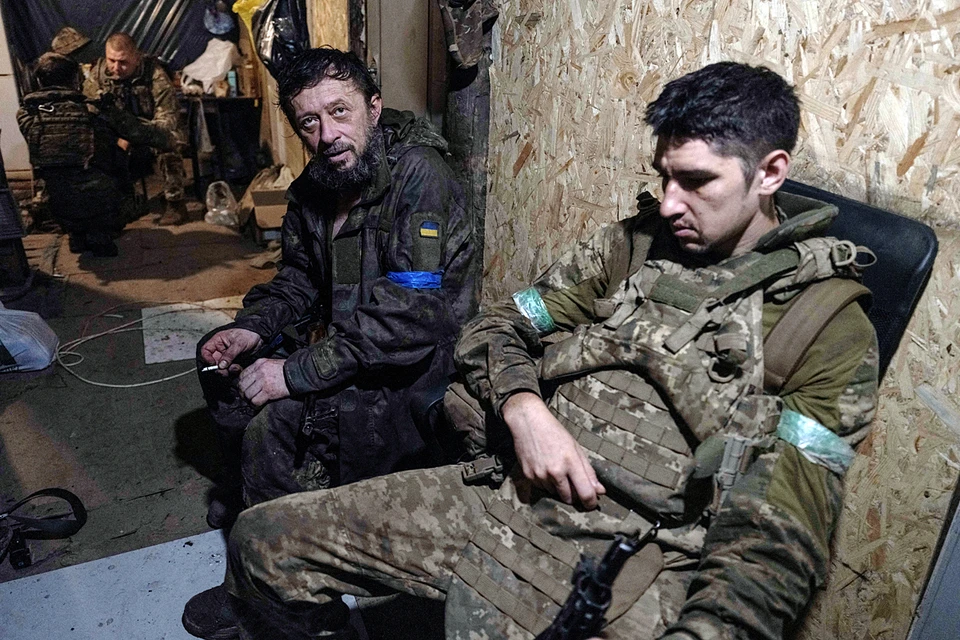 Морально разложившиеся подразделения 92-й штурмовой бригады выведены из Липцов. Деморализация связана не только с большими потерями, но и с решением Владимира Зеленского вручать госнаграды за «мужество в боях» преимущественно штабным крысам и тыловикам