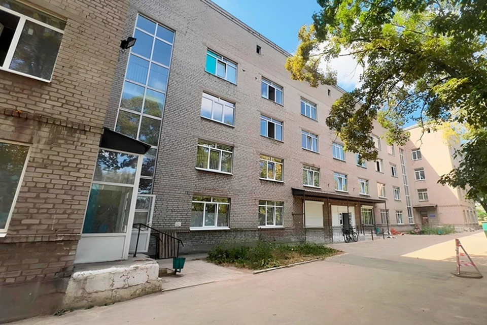 В Мариуполе почти восстановили здание кожно-венерологического диспансера. Фото: Единый заказчик
