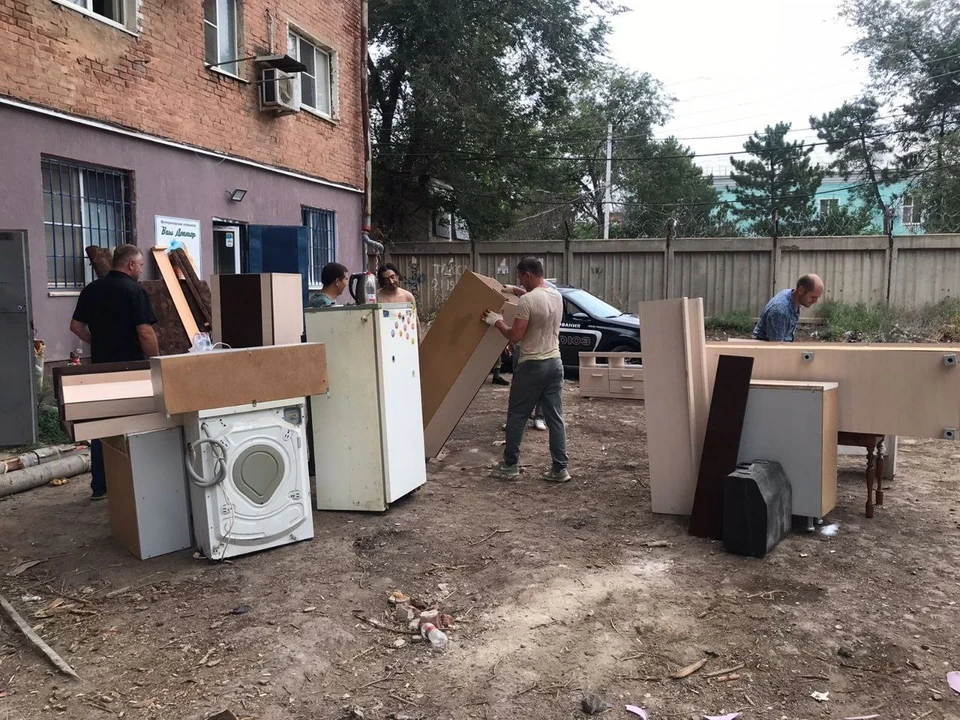 Городские власти в тесном взаимодействии с волонтёрами продолжают оказывать всестороннюю поддержку пострадавшим