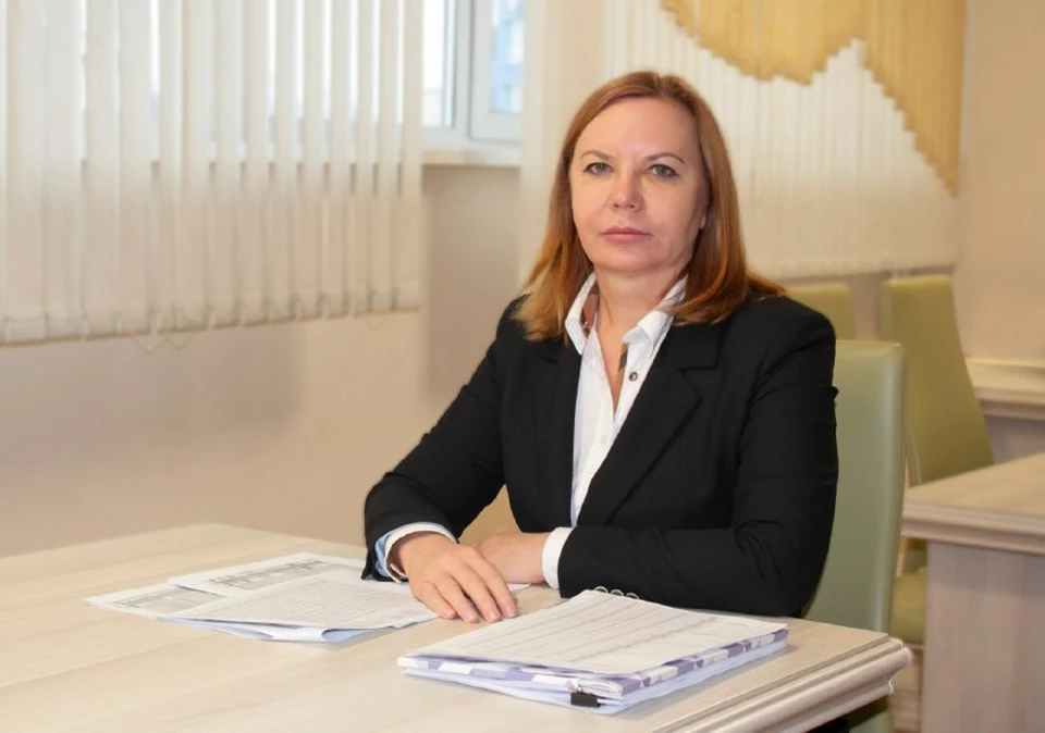 Управляющий отделением Социального фонд России по Кемеровской области Людмила Бабичук рассказала кузбассовцам о досрочном выходе на пенсию. Фото: ОСФР по Кемеровской области.