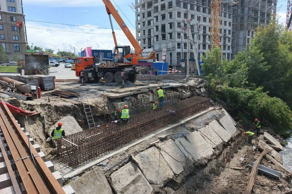 В Новосибирске капитально ремонтируют мост через реку Ельцовка-2. Фото: мэр Максим Кудрявцев /телеграм-канал