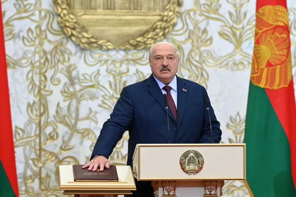 Лукашенко: Зеленскому есть куда сбежать, а народу Украины нет