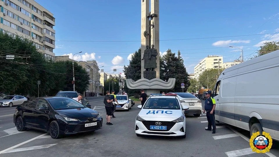 Полиция провела массовые рейды.