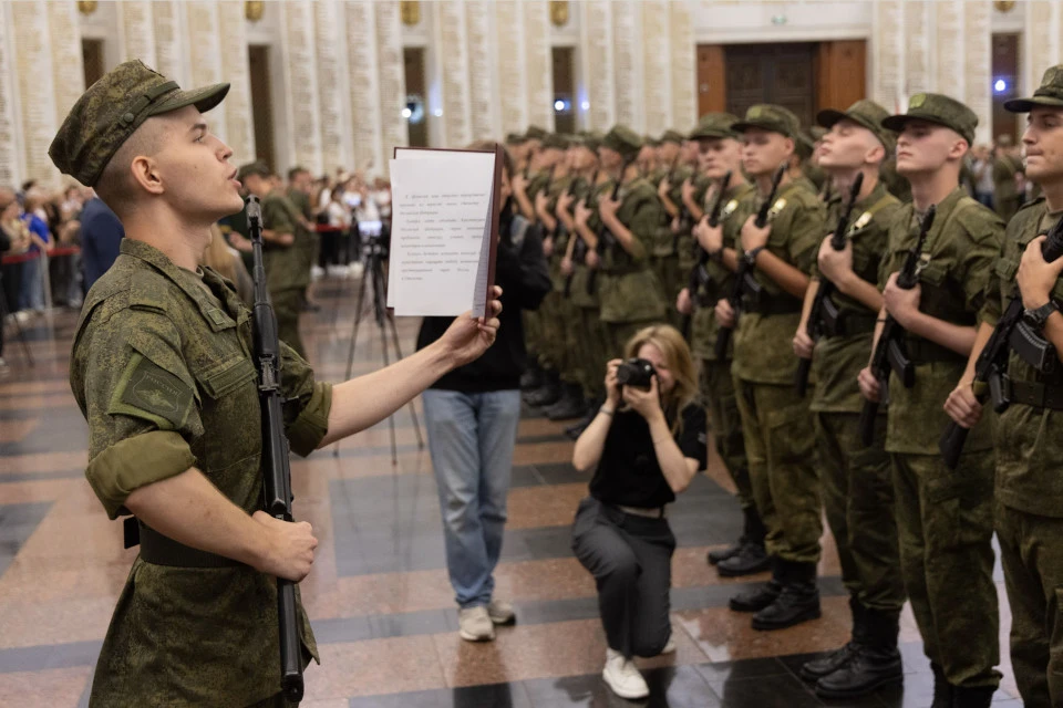 Новобранцы поклялись в верности Отечеству и готовности защищать свободу и независимость страны. Фото: Пресс-служба Музея Победы