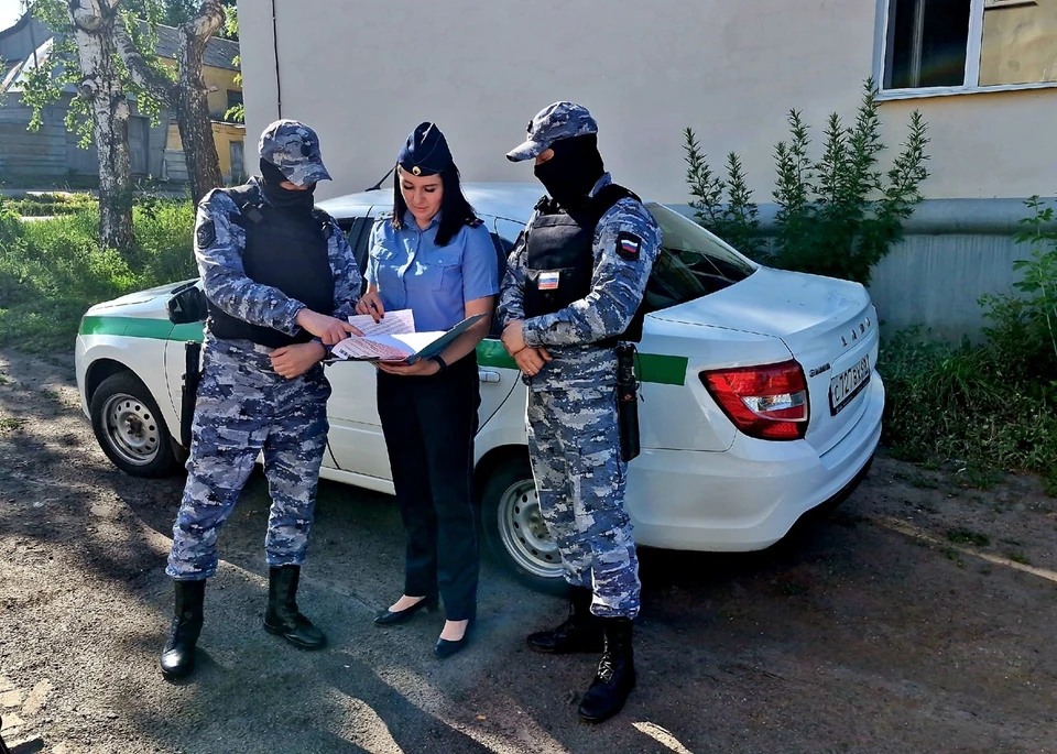 Женщина задолжала 300 тысяч рублей