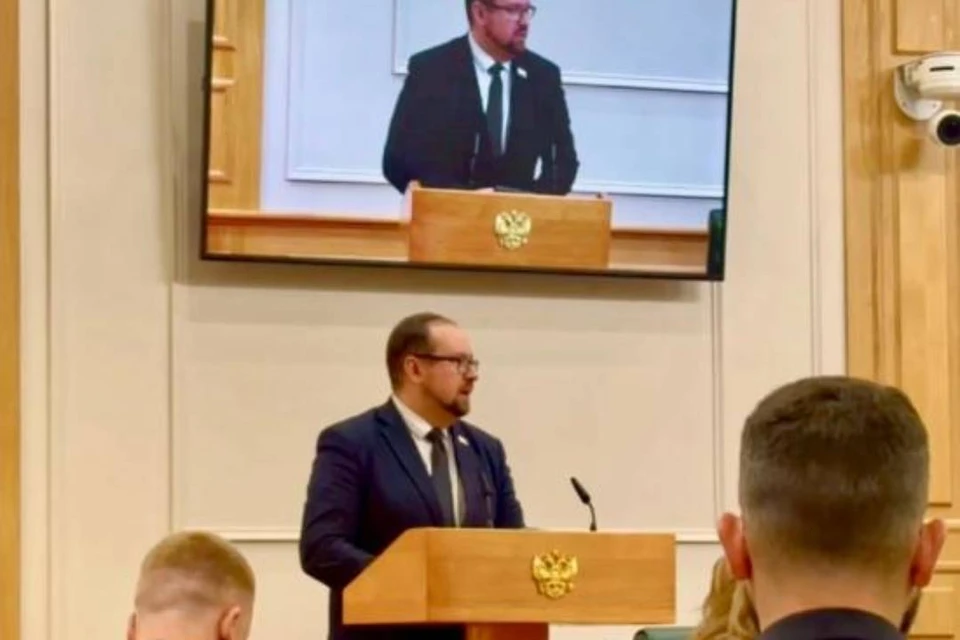 На пленарном заседании Палаты молодых законодателей при Совете Федерации РФ Иркутскую область представлял депутат ЗС Михаил Новиков.