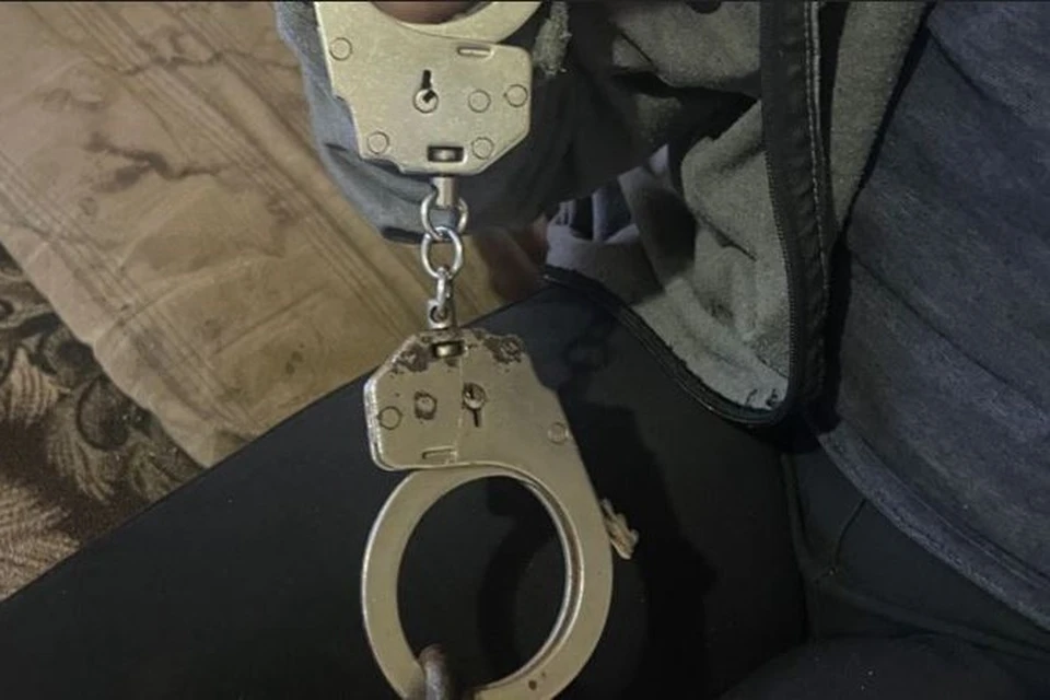 Приехавшая опергруппа увидела женщину в наручниках