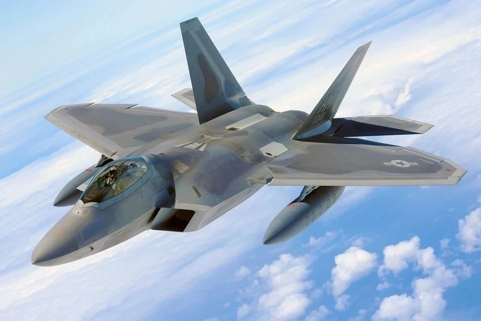 Newsweek: американский F-22 впервые встретится с Су-57 России в воздухе