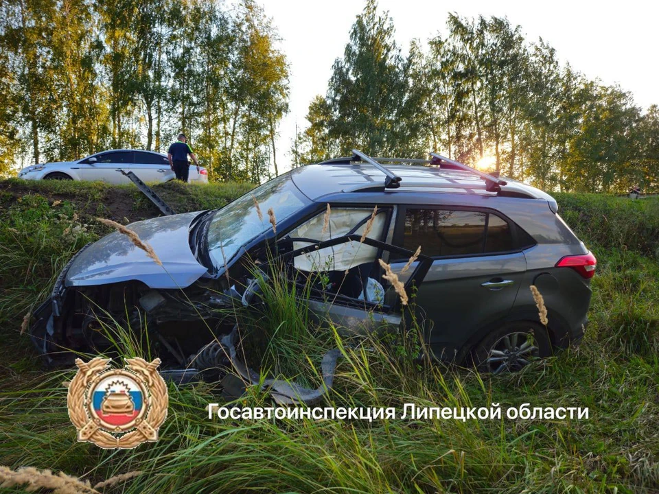 Травмы получили оба водителя и два пассажира столкнувшихся автомобилей. Фото управления Госавтоинспекции по Липецкой области.
