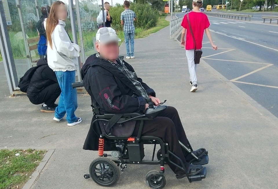 В Ярославле водитель автобуса не опустил пандус для инвалида. ФОТО: группа "Подслушано в Ярославле" ВКонтакте