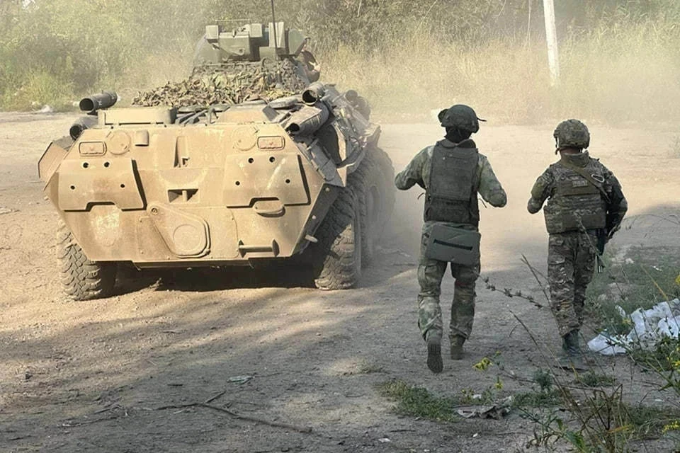 Российские военные выбивают из занятых позиций боевиков ВСУ в ДНР (архивное фото)