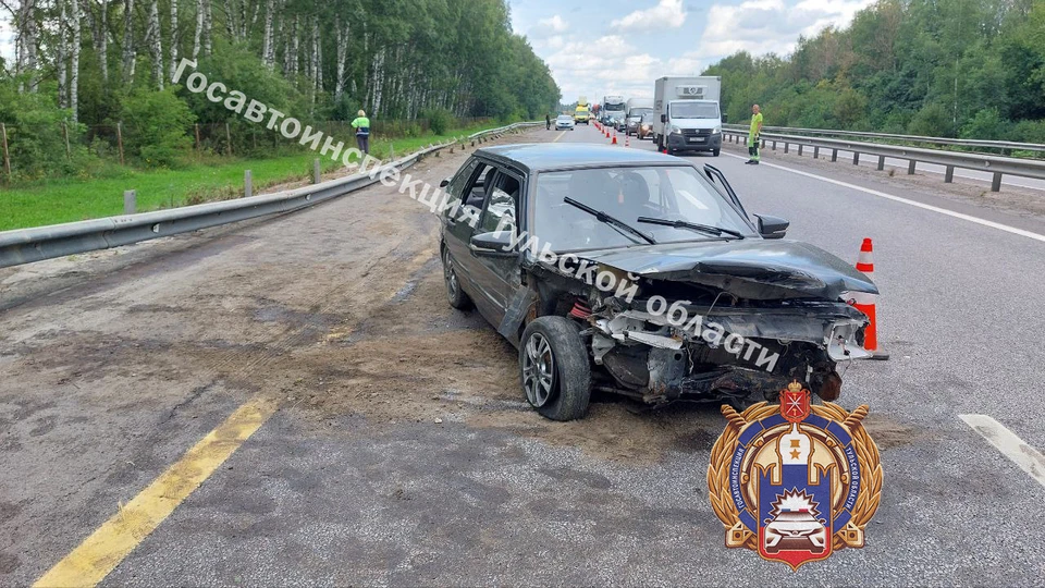 В Тульской области автоледи на машине «ВАЗ» въехала в барьерное ограждение.