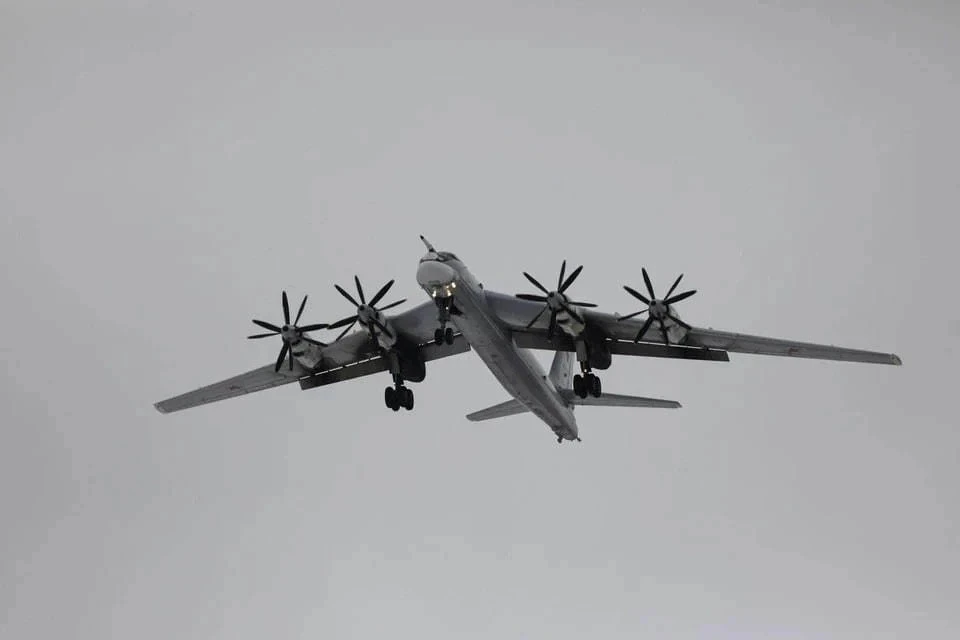 МО РФ: Ту-95МС совершили плановый полет над нейтральными водами Баренцева моря