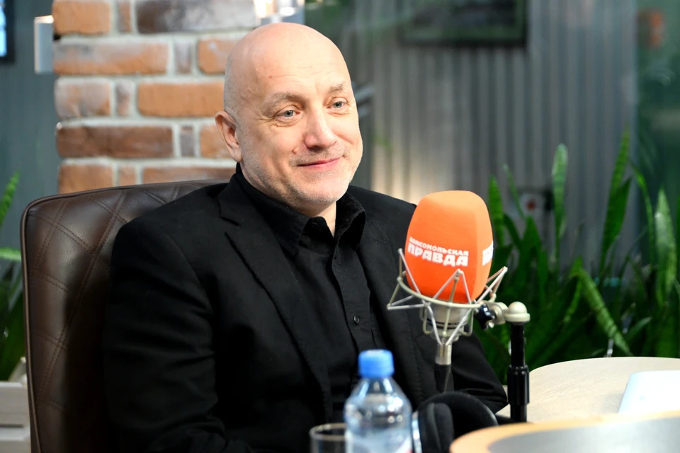 Захар Прилепин объяснил, почему Есенин и Маяковский так не любили буржуазную культуру.