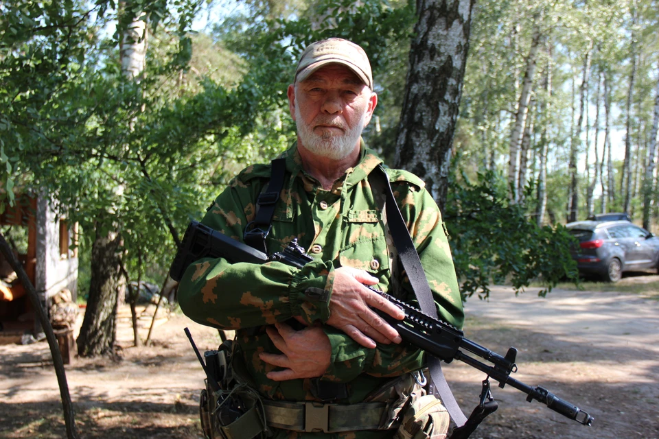 C автоматом в руках Олхозур уже больше 20 лет. Защищает свою семью, родной край и Россию.