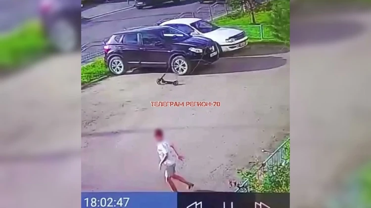 В Томске подростки устроили «краш-тест» самокатов о припаркованные автомобили