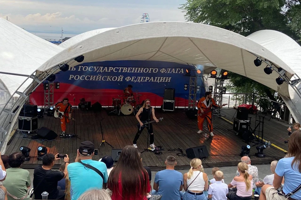 Ка концерте в честь Дня государственного флага России выступили лучшие музыкальные группы Владивостока. Фото предоставлено Правивельством Приморья.