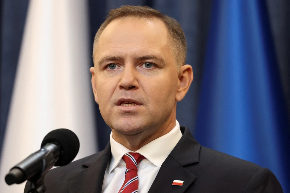 Президент Навроцкий предложил уравнять фашистскую и бандеровскую символики