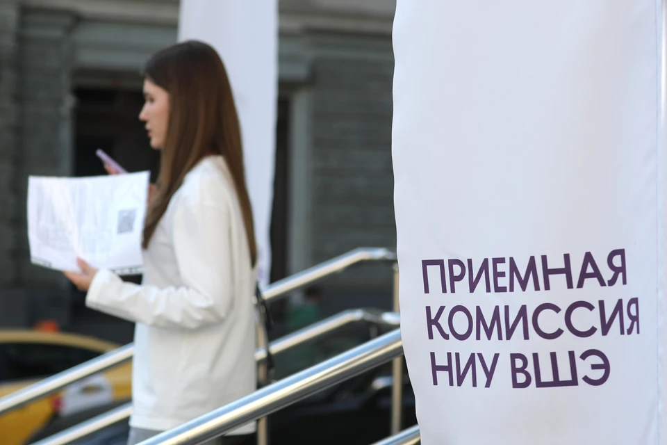 Школьница Надежда Яшмолкина, сдавшая ЕГЭ на 400 баллов, поступила во ВШЭ