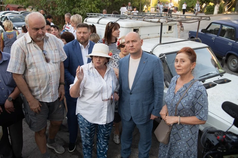Михаил Развожаев обсудил актуальные вопросы с жителями Гагаринского района. Фото: sev.gov.ru