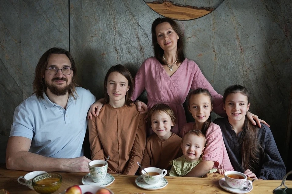 Андрей и Мария Поднебесниковы стали победителями в номинации «Семья – хранитель традиций». Фото: gov-murman.ru/