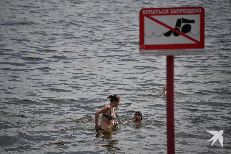 Спасатели извлекли из воды тело уральца