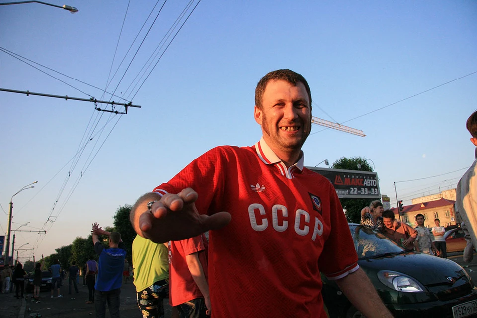 Михаил всегда любил быть в центре внимания