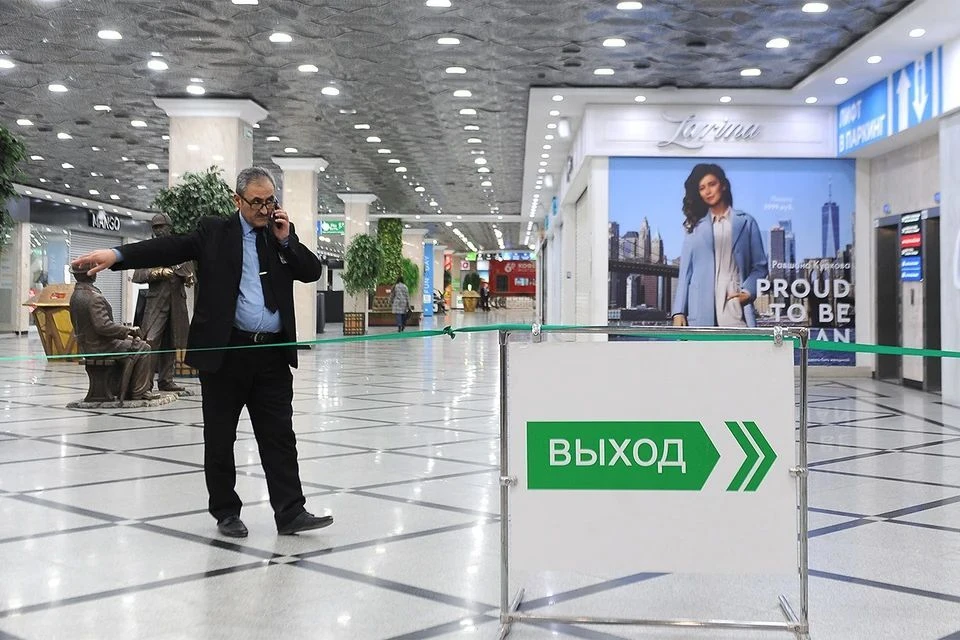 Поврежденный из-за ночной атаки ВСУ торговый центр в Краснодаре временно закрыт