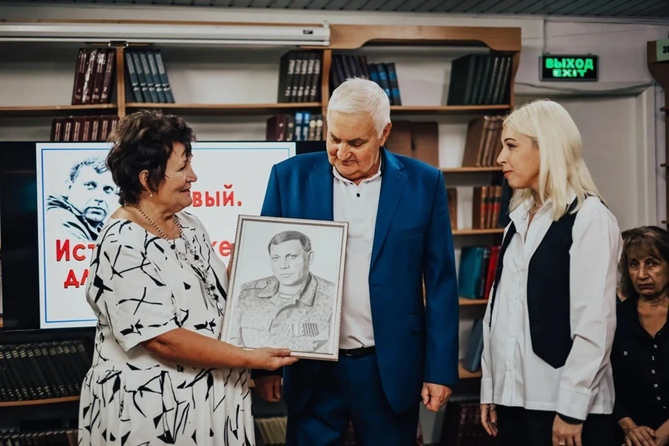 В ДНР активисты Движения Первых встретились с родителями Александра Захарченко. Фото: Движение Первых в ДНР