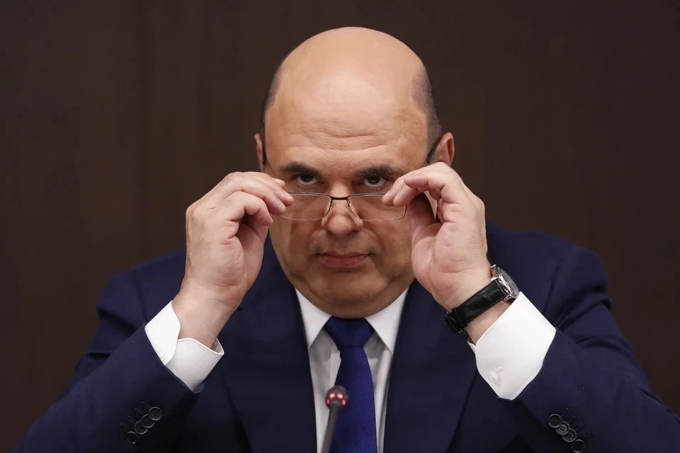 «Ты чего расстроилась?»: Мишустин успокоил младшеклассницу, засмущавшуюся при виде гостей Фото: Дмитрий Астахов/POOL/ТАСС