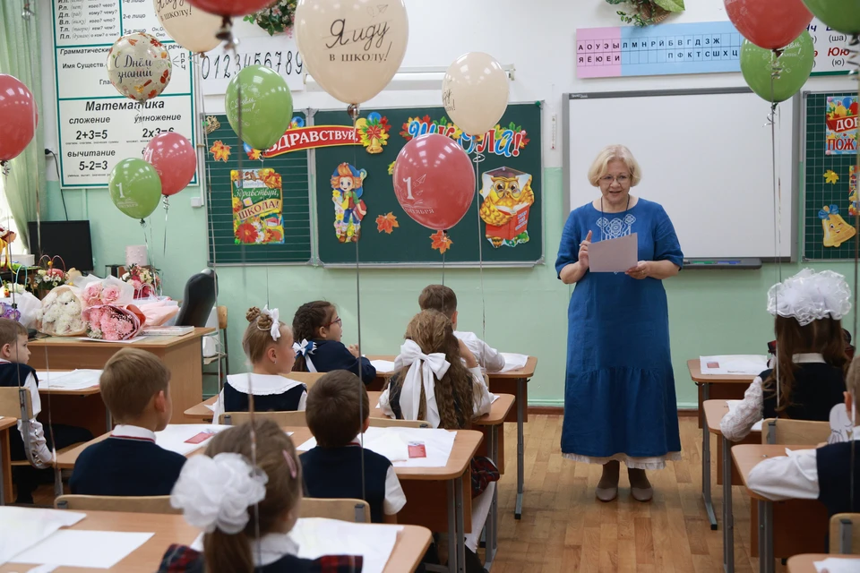 Каждая школа сама определяет, вводить ли форму, а новый ГОСТ касается производителей