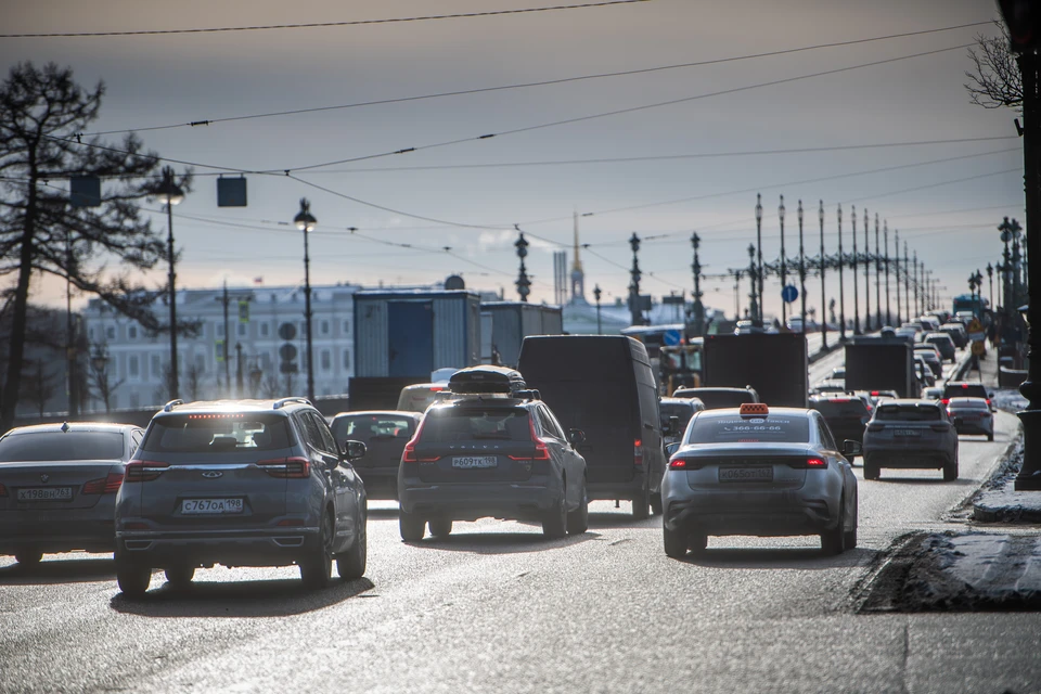 Автомобилистов просят заранее выбирать альтернативные маршруты.