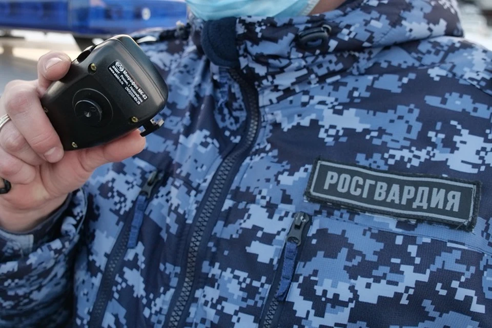 В Магадане росгвардейцы помогли 13-летней девочке, упавшей на улице