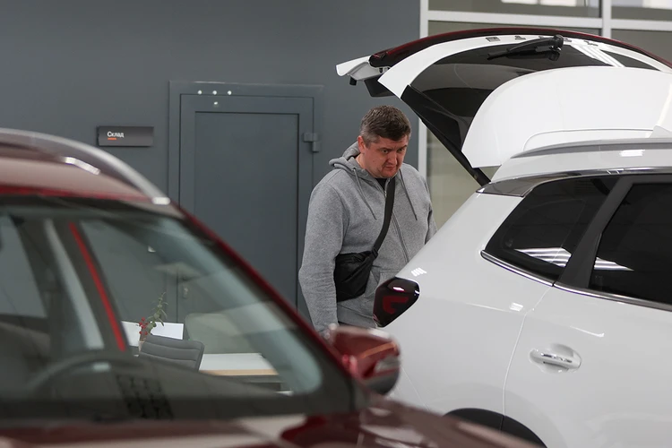 В России установили рекорд по продажам авто в этом году: что будет с авторынком осенью и почему исчезнут скидки