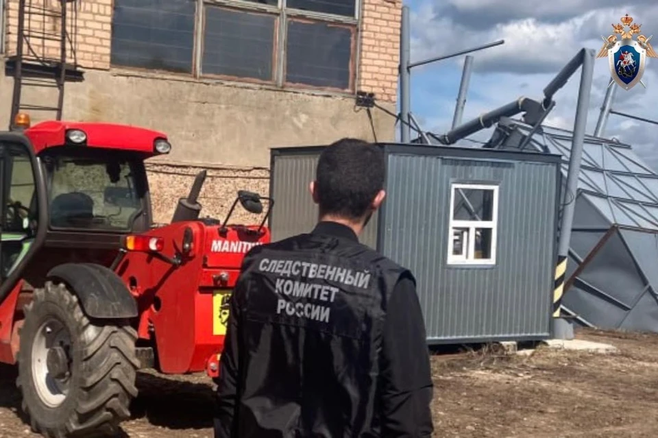 Мужчина упал с площадки металлической конструкции