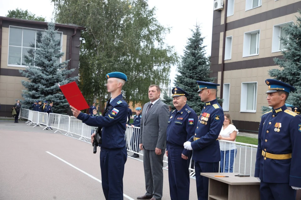 Более 800 первокурсников Рязанского училища ВДВ приняли присягу