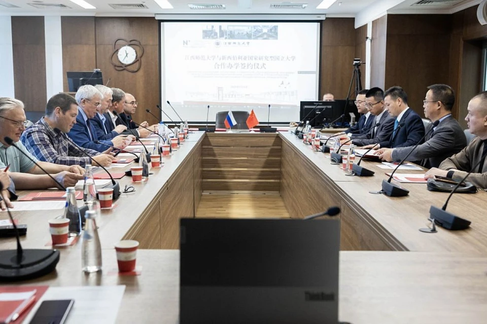 Первые совместные проекты могут стартовать уже в 2026 году. Фото: пресс-служба НГУ.