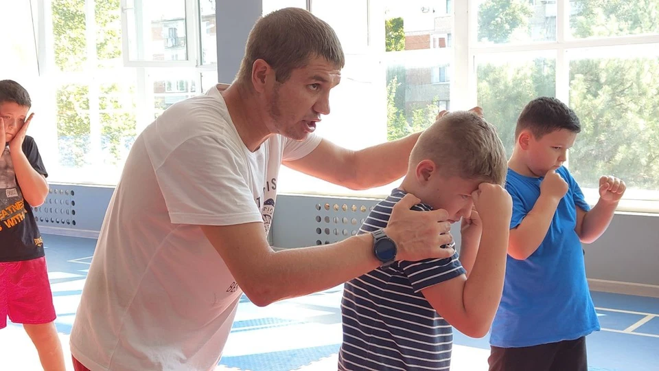 Евгений Передерий тренирует ребят
