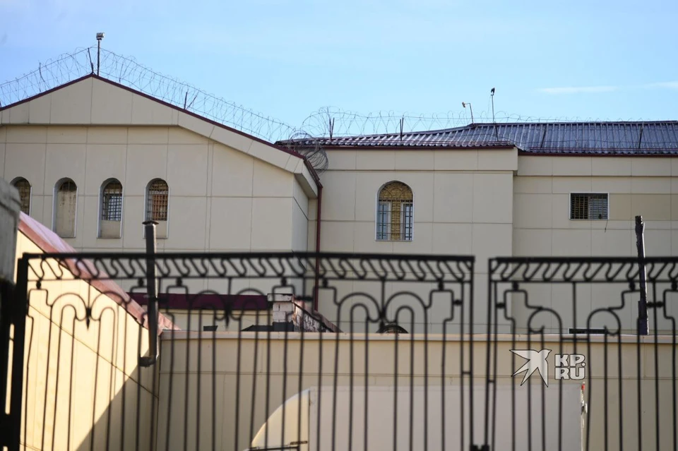 Часть арестантов обрили налысо