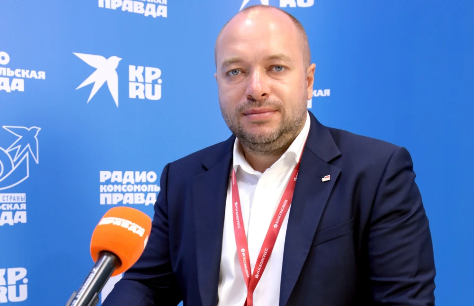 Игорь Алутин в открытой студии Радио «Комсомольская правда» на ВЭФ-2025