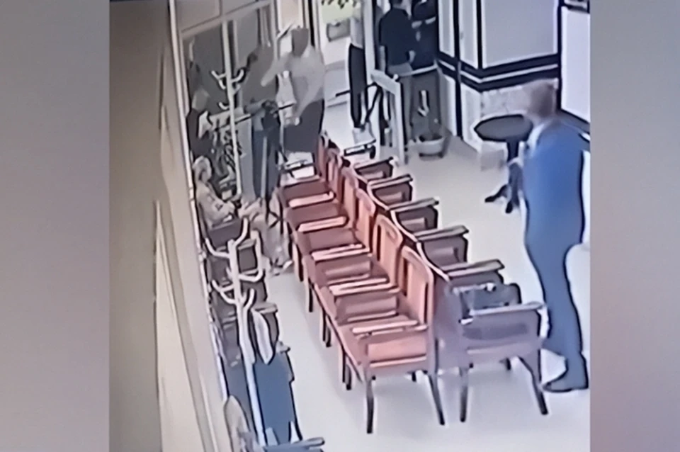 Момент нападения попал на камеру. Фото: скриншот видео