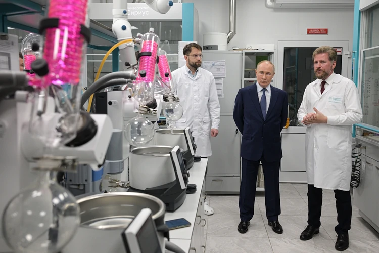 Поиск лекарства от рака и центр интеллектуальной сборки специалистов: Президенту рассказали, чего добились в «Сириусе» за 10 лет