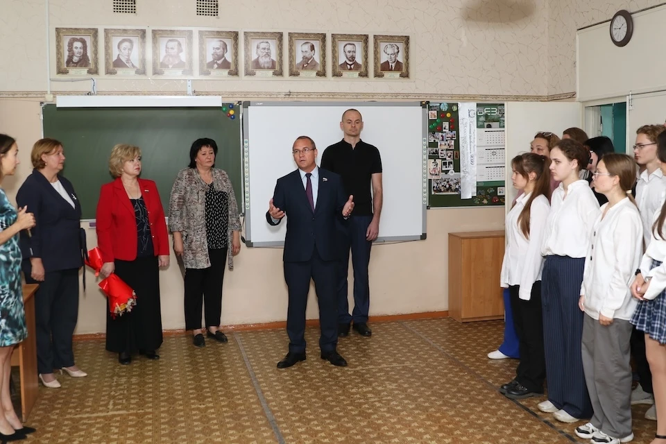 Председатель городской Думы принял участие в открытии музея СВО в школе №140