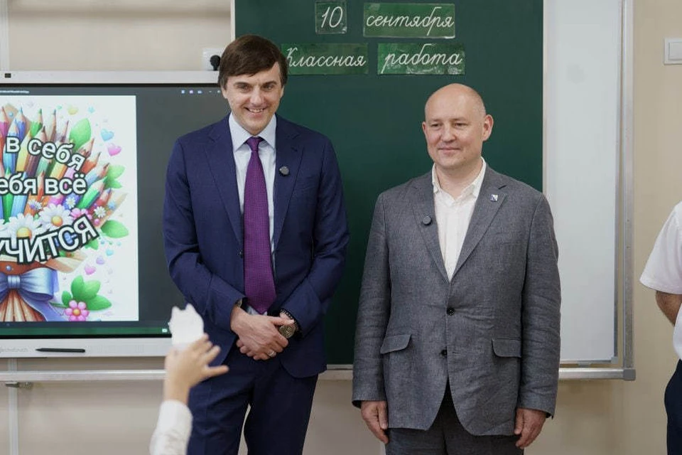 Сергей Кравцов и Михаил Развожаев пообщались с ребятами и педагогами. Фото: sev.gov.ru