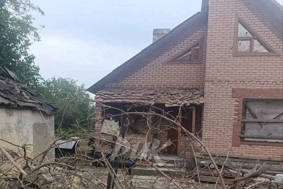 В поселке Байрак в Калининском районе Горловки поврежден ряд домостроений. Фото: ТГ/Приходько