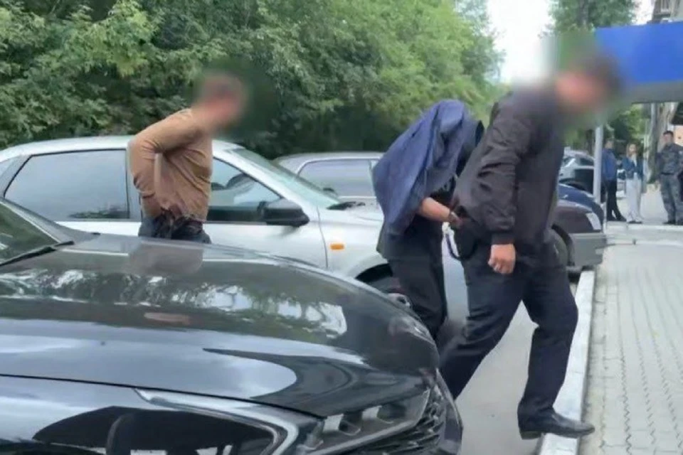 В Иркутске два подростка угнали «БМВ» и похитили пять миллионов рублей