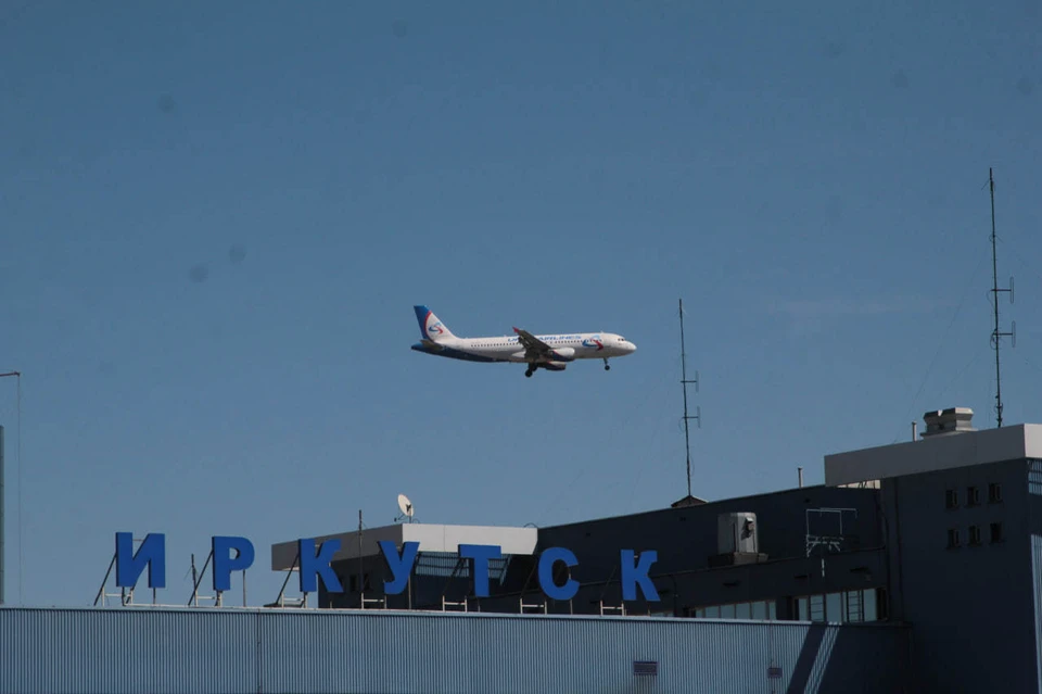 СК начал проверку из-за возврата самолета на стоянку в аэропорту Иркутска.
