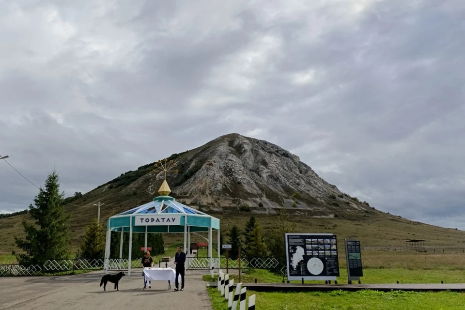 Гора Торатау на самом деле фрагмент кораллового рифа, образовавшегося миллионы лет назад. Теперь здесь геопарк под эгидой ЮНЕСКО.