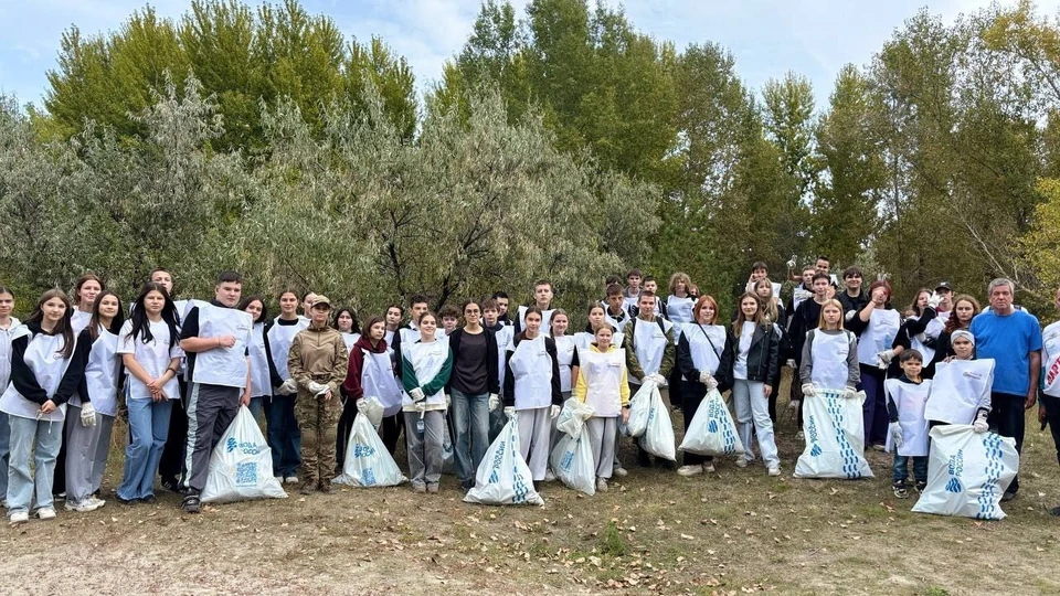 Около 300 ульяновцев приняли участие в субботнике в экопарке «Черное озеро» | ФОТО: минприроды Ульяновской области